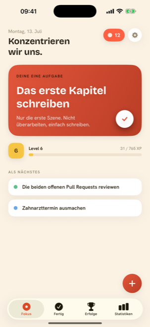 Fokus-Screen von That One Thing auf dem iPhone: die heutige Aufgabe „Erstes Kapitel schreiben" auf einer korallenroten Karte mit einem antippbaren Kreis, einer Level-6-XP-Leiste und einer Als-Nächstes-Liste